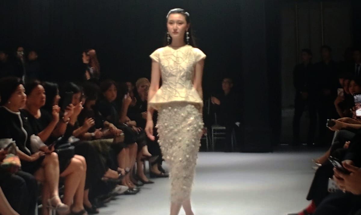 model-catwalk-louvelle-fashion-soiree-jakarta