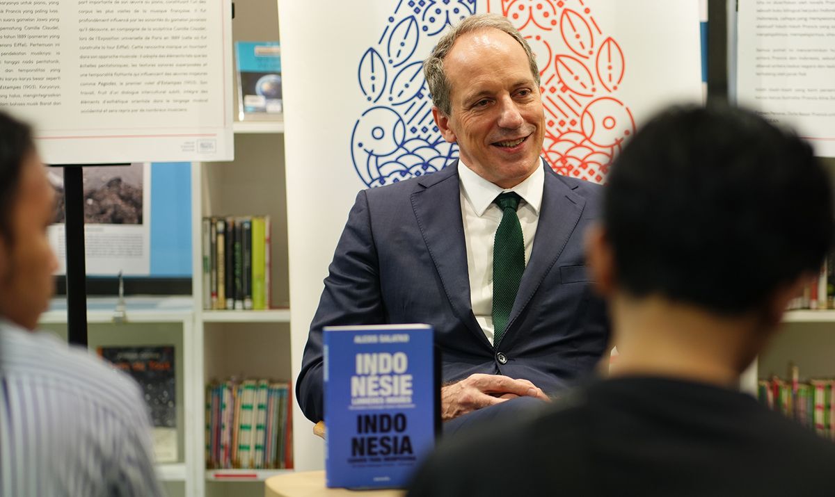 peluncuran-buku-indonesia-lumieres-inouies-alexis-salatko