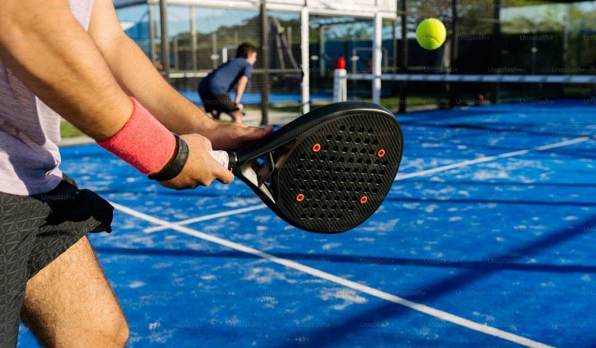 https://indonesiasenang.com/content/images/2025/11/Padel-Sport--Tren-Baru-Gaya-Hidup-Aktif-Anak-Muda.jpg