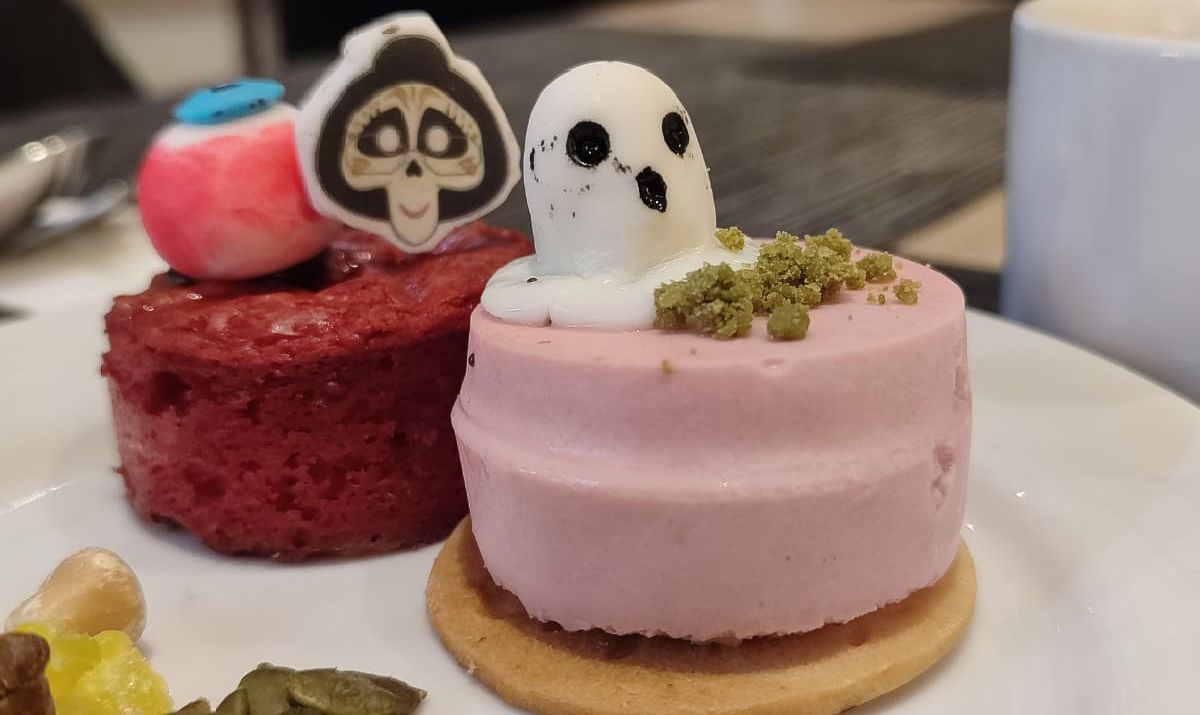 pastry-halloween-cake-red-velvet-aston-simatupang