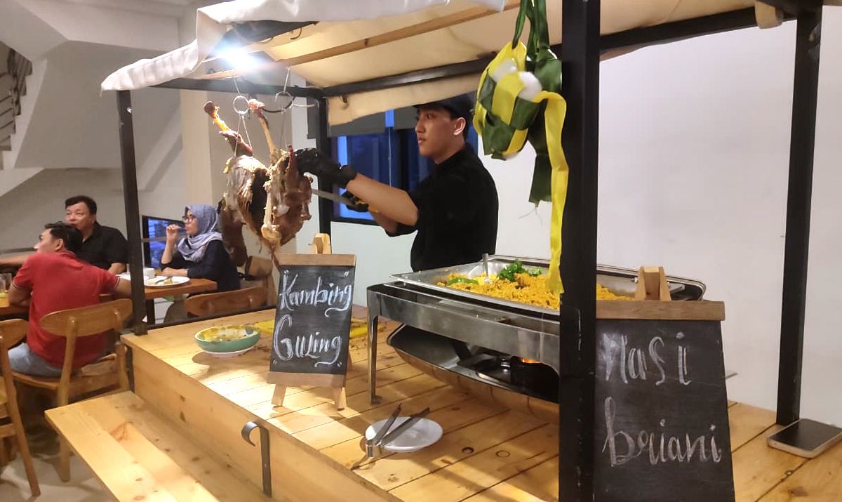 stall-kambing-guling-ramadan-hotel-88