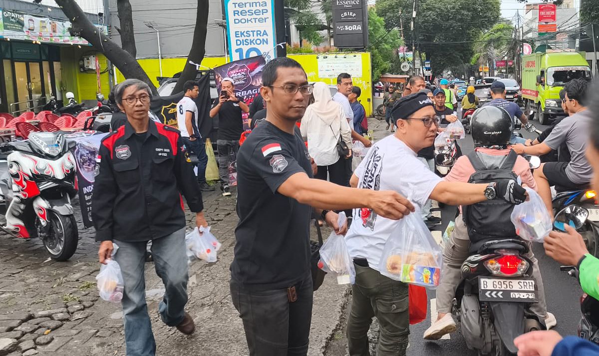 aksi-sosial-komunitas-motor-bagi-takjil-ramadan