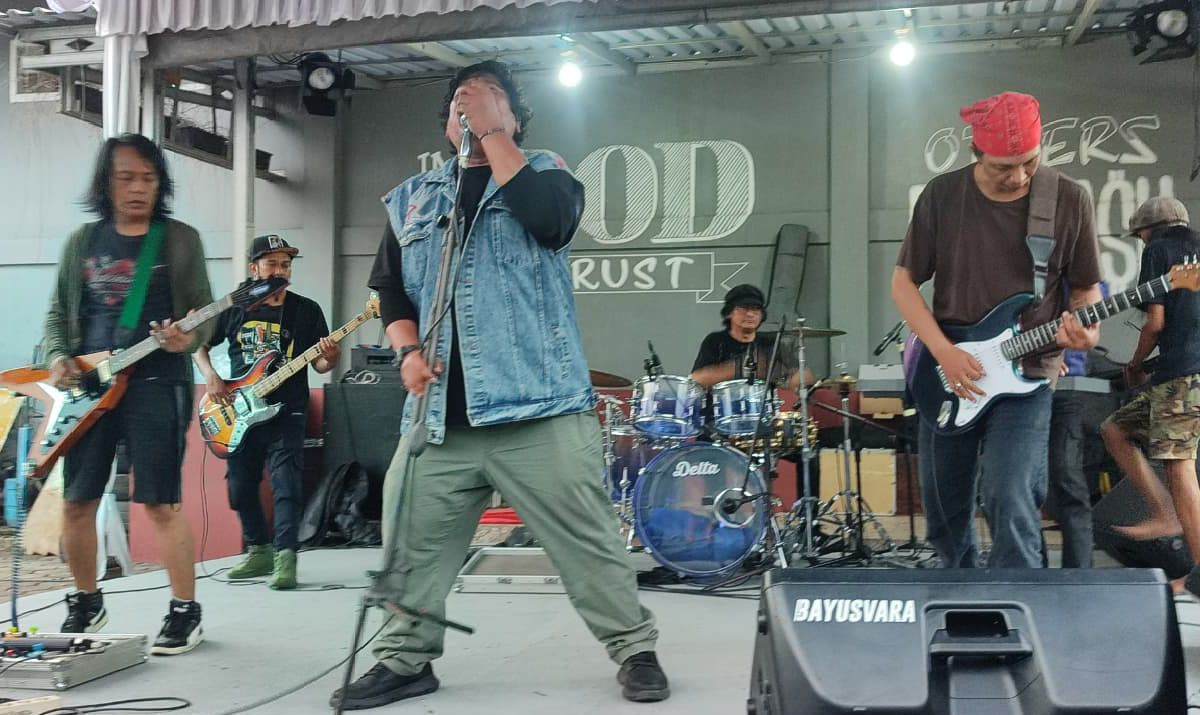 gerimis-perform-so-lonely-live