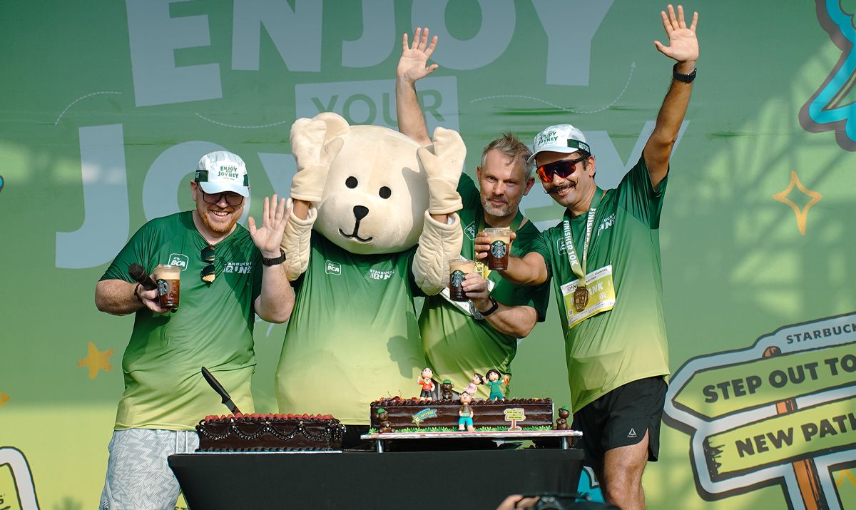 anthony-mc-evoy-bersama-peserta-starbucks-run