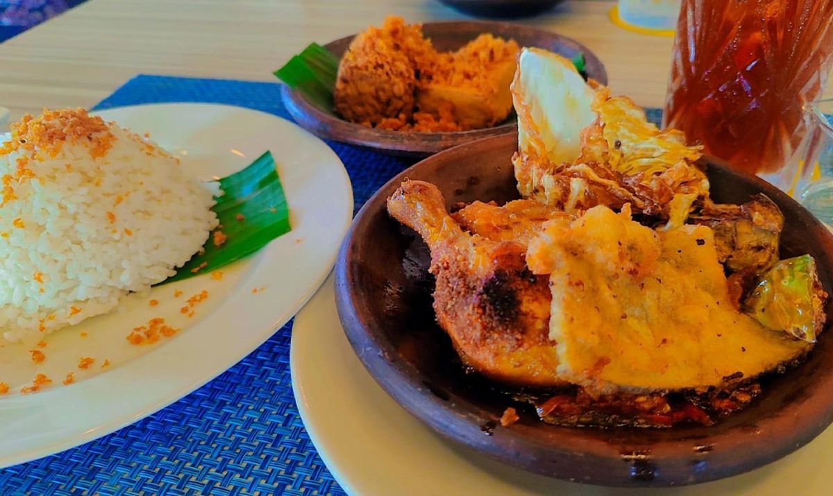 ayam-penyetan-sambal-bakar-yello-harmoni