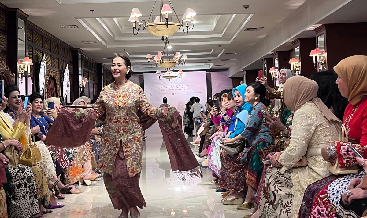 widyawati-sophan-batik-danar-hadi-prabha-kartini