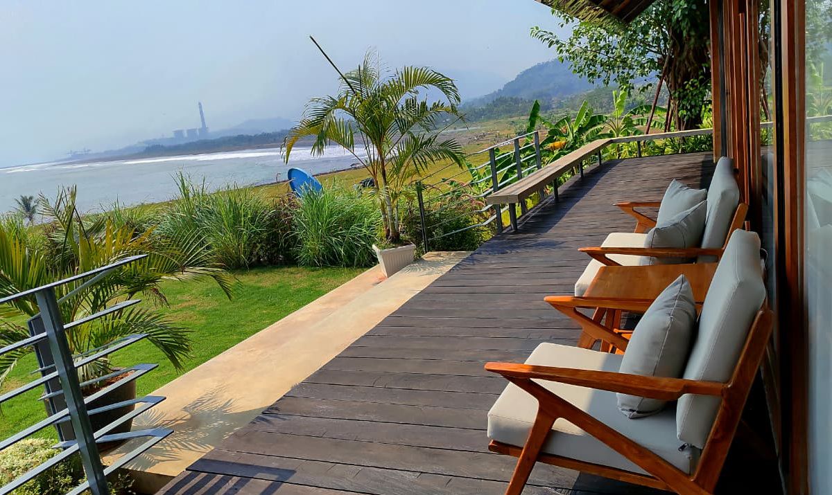 private-beach-dros-villa-pelabuhan-ratu