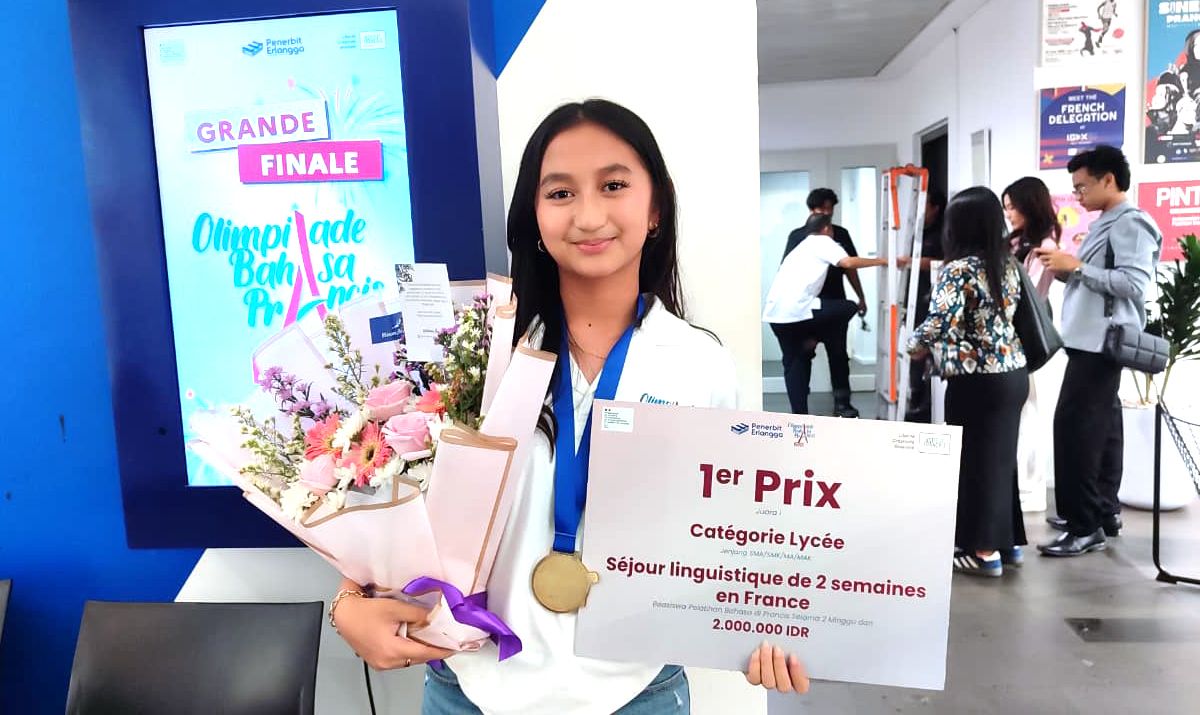 kayla-putri-mariana-juara-olimpiade-bahasa-prancis-2026