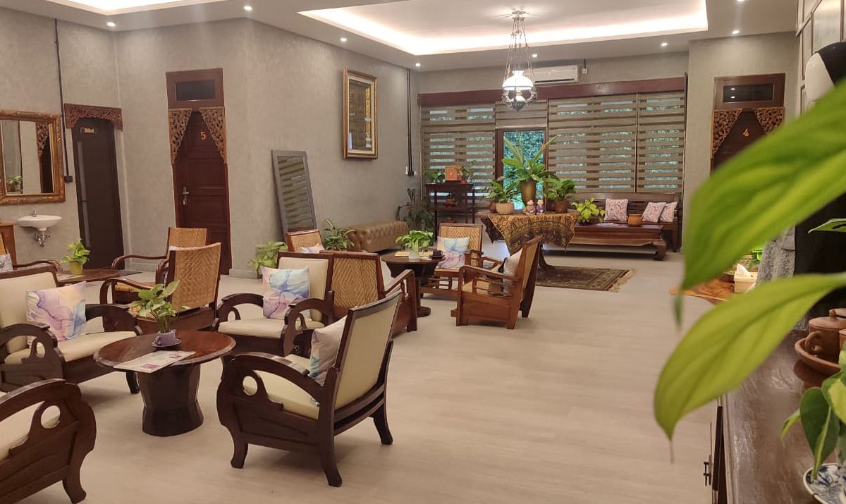massage-relaksasi-dian-kenanga-totok-aura