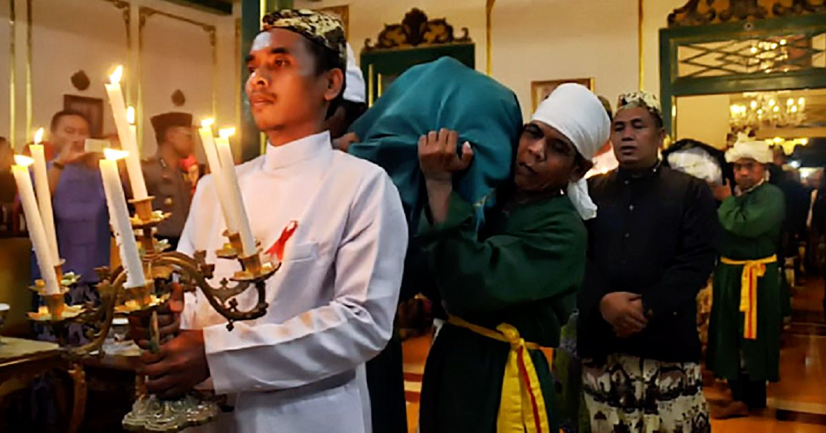 Kasultanan Kanoman Cirebon Gelar Tradisi Panjang Jimat