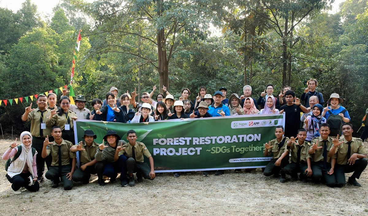 Pelajar Asal Jepang Diajak Belantara Foundation Tanam Pohon Di Tahura SSH Riau