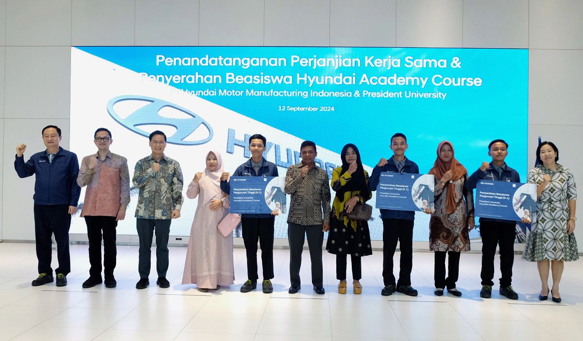 HMMI Berikan Beasiswa kepada Tiga Alumni Hyundai Academy Course