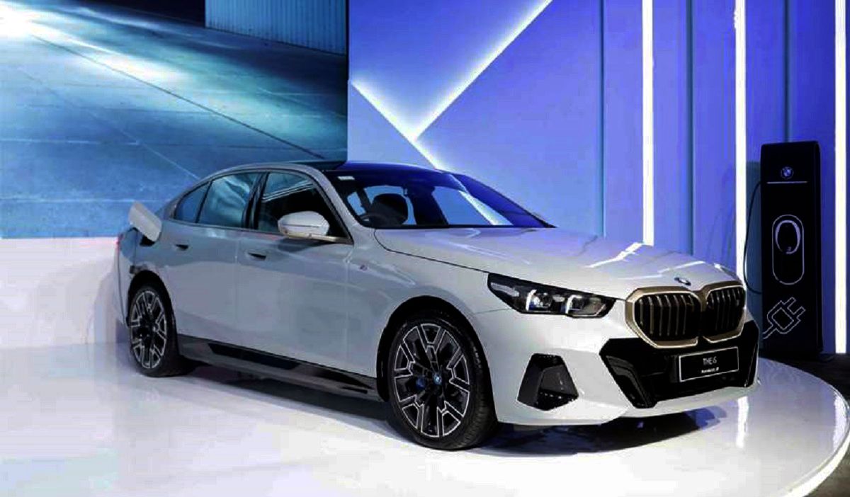 BMW i5 eDrive40 M Sport Sedan Listrik Mewah Pertama Di Indonesia