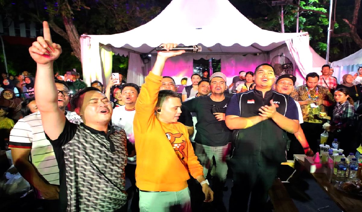 Menpora Dito Ariotedjo Berbaur Dengan Masyarakat Dalam Kemeriahan Festival Peparnas XVII 2024 Solo