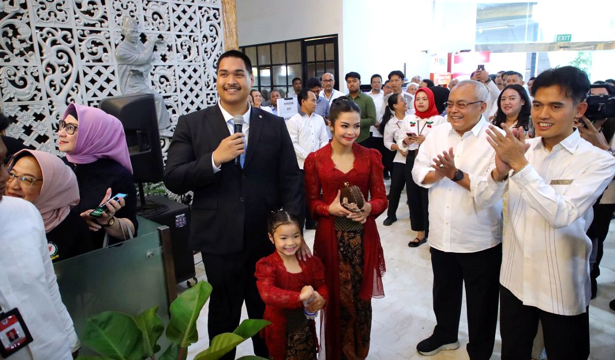 Menpora Dito Ariotedjo Disambut Meriah Di Kemenpora Usai Dilantik Presiden Prabowo Subianto