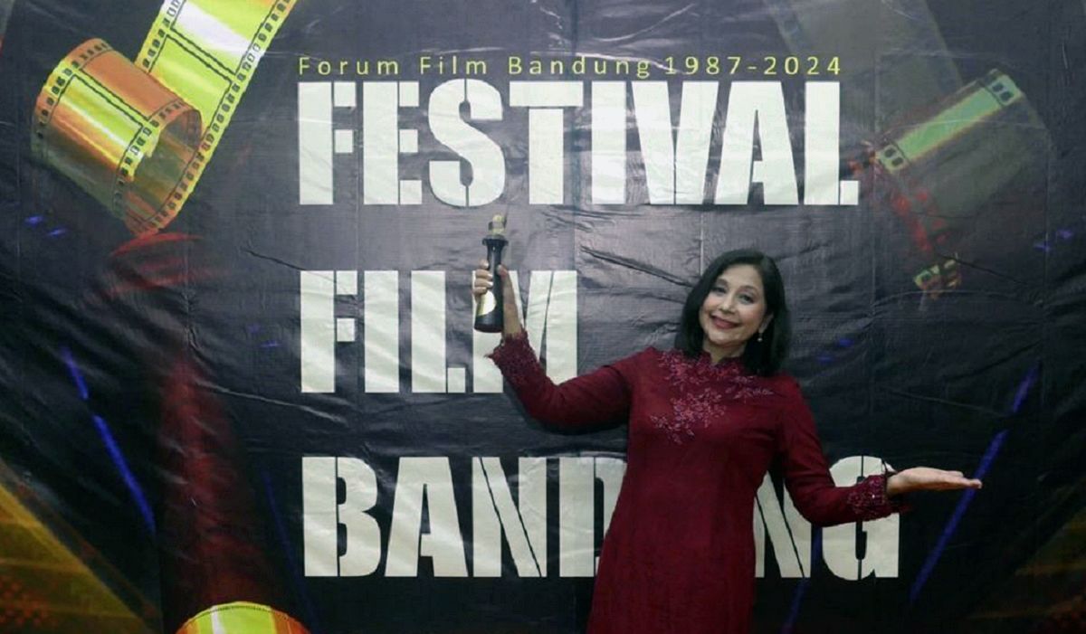 Ayu Azhari Raih Penghargaan Pemeran Wanita Terpuji Untuk Ketiga Kalinya Di FFB