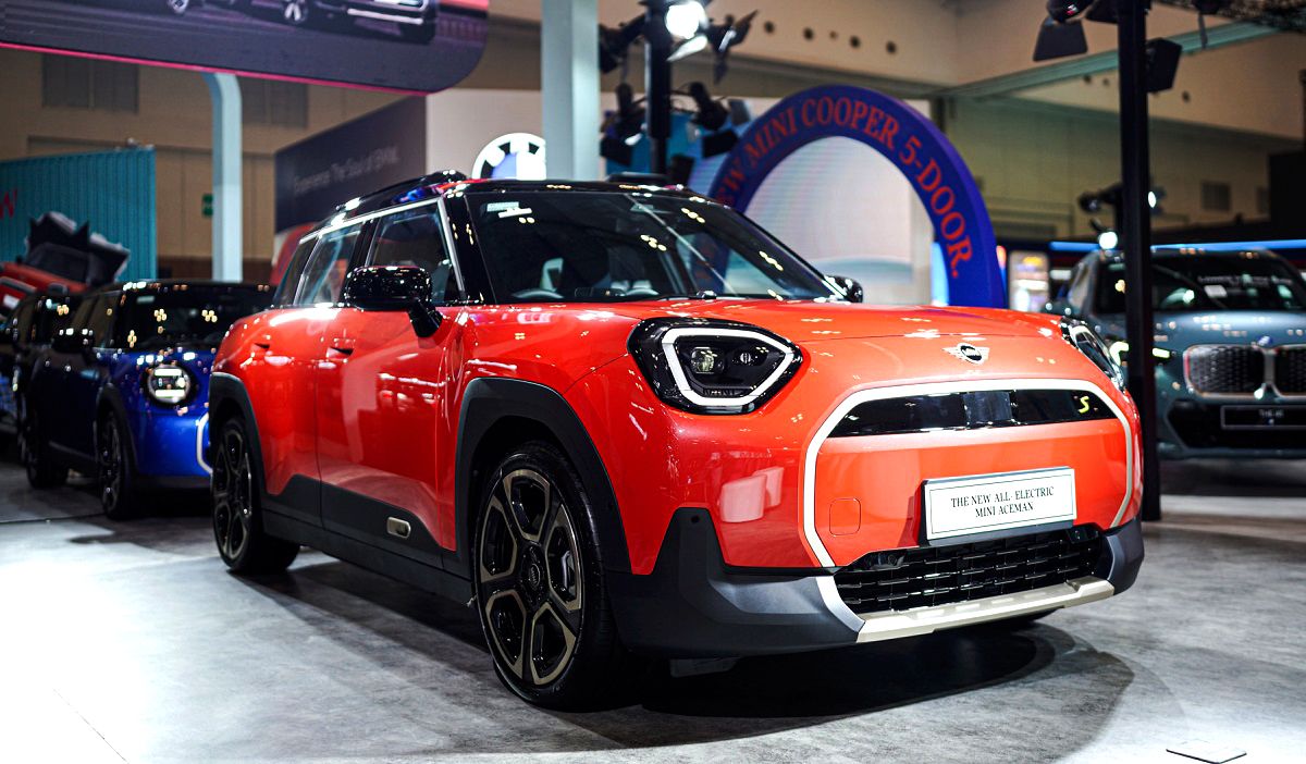 MINI Aceman Hadir Dengan Desain Futuristik Dan Teknologi Listrik Sepenuhnya