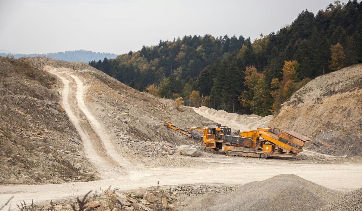 Fans G-Dragon Desak Hana Bank Hentikan Pendanaan Nikel Batu Bara