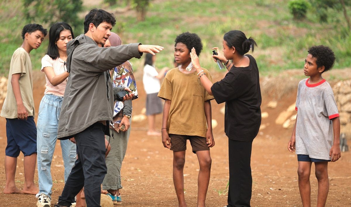 Uwais Pictures Donasikan Pendapatan Film Timur untuk Banjir