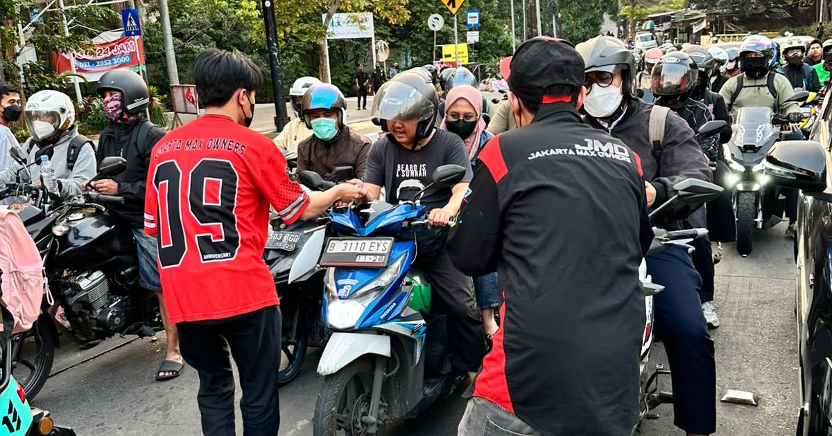 Jakarta Max Owners Peduli, Bagikan 500 Masker untuk Antisipasi Abu Vulkanik