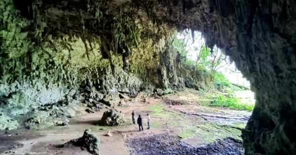 Situs Liang Bua Tempat Penemuan Fosil Manusia Kerdil