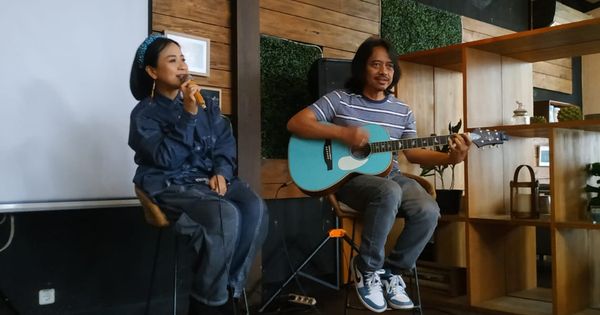 Tertunda Satu Tahun, Astrid Akhirnya Rilis Lillahi Ta'ala Bersama Dewa Budjana