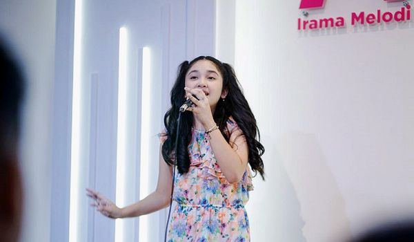 Pinky Awahita Unjuk Kebolehan Di Grand Opening Sekolah Vocal Irama Melodi