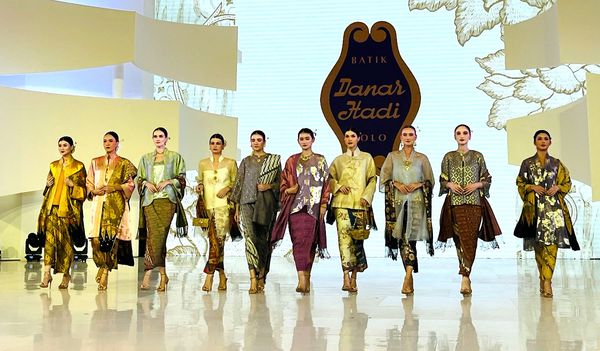 Batik Danar Hadi Rayakan Hari Jadi ke 57 Dengan Koleksi Kembang Parang