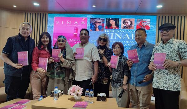 Rayni Massardi Rilis Novel "SINAR", Rano Karno : Saya Beli Seratus !