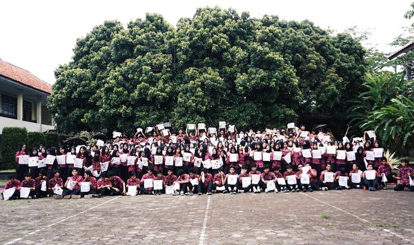 Peringati Hari Batik Nasional Sanaya by Shafa Ajak Mencanting 1000 Siswa Siswi