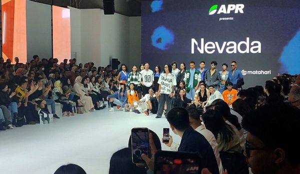 Wow, Ada dr. Tirta Dalam Fashion Show Kolaborasi APR, Duniatex, Dan Matahari Di JFW 2025