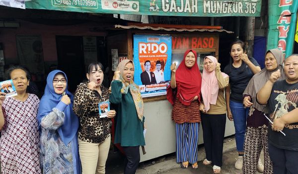 Angkat Kebersamaan Kaum Cilik SEGORO Traktir Warga Cipinang Melayu Makan-Makan !