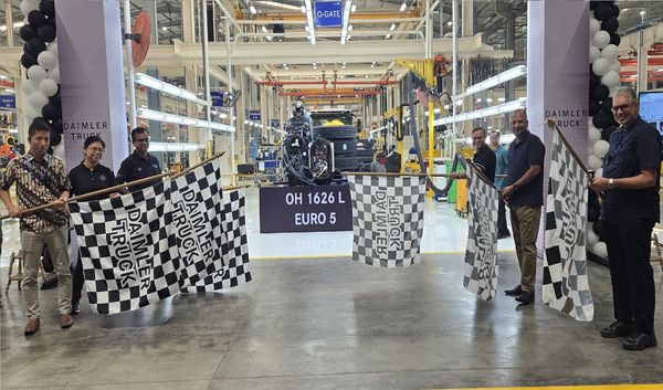 DCVMI Ekspor Perdana Sasis Bus Mercedes-Benz 1626L Euro 5 dari Pabrik Baru Cikarang