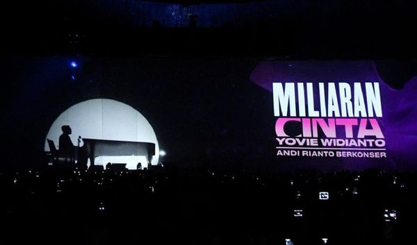 Miliaran Cinta Yovie Widianto & Andi Rianto Berkonser, Harmoni Orkestra dan Nostalgia di JCC