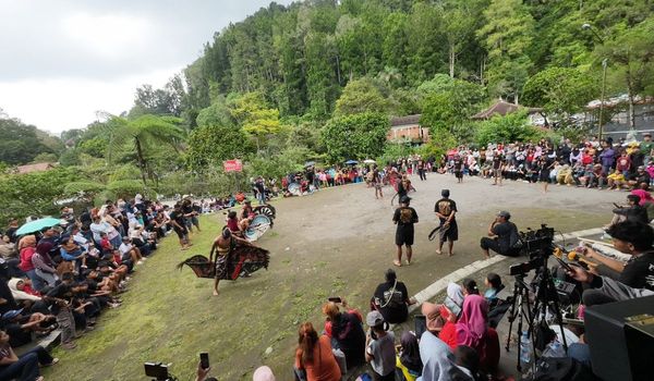 Pentas Jathilan Meriahkan Wisata Sleman Saat Libur Nataru