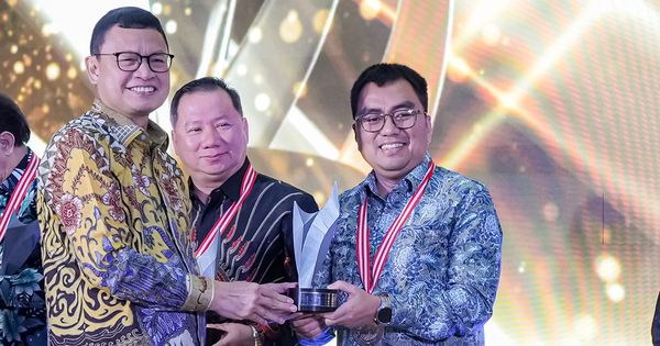 Nurhayati Subakat Raih BPOM Award 2026 sebagai Pelopor Revolusi Kosmetik Halal dan Aman di Indonesia