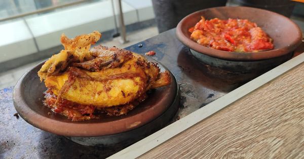 Sedapnya Sambal Bakar Penyetan di Yello Hotel Harmoni Bikin Nagih, Harga Kaki Lima Banget!