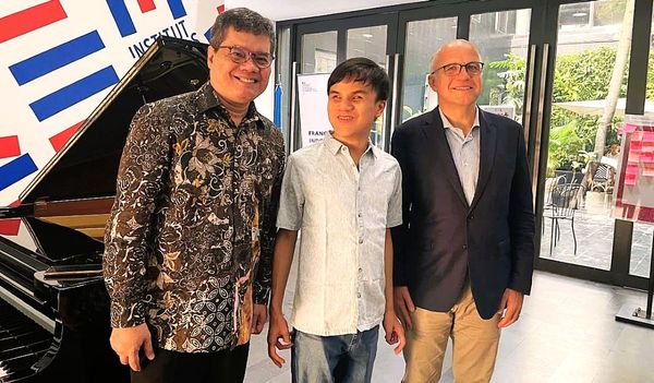 Bikin Bangga, Pianis Anthony Kwok Harumkan Indonesia di Prancis Bersama Ananda Sukarlan