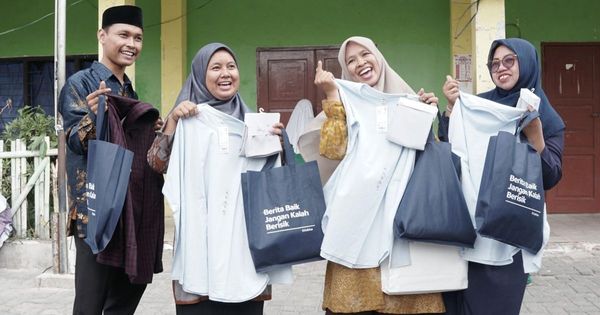 UNIQLO Indonesia : Bantu 1.000 Guru Honorer Hingga Bencana Alam