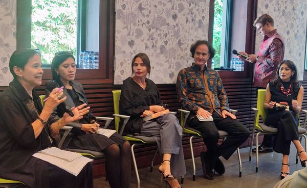 Books and Identity Over Coffee: Sastra Ukraina, Austria, dan Indonesia Jadi Jembatan Budaya